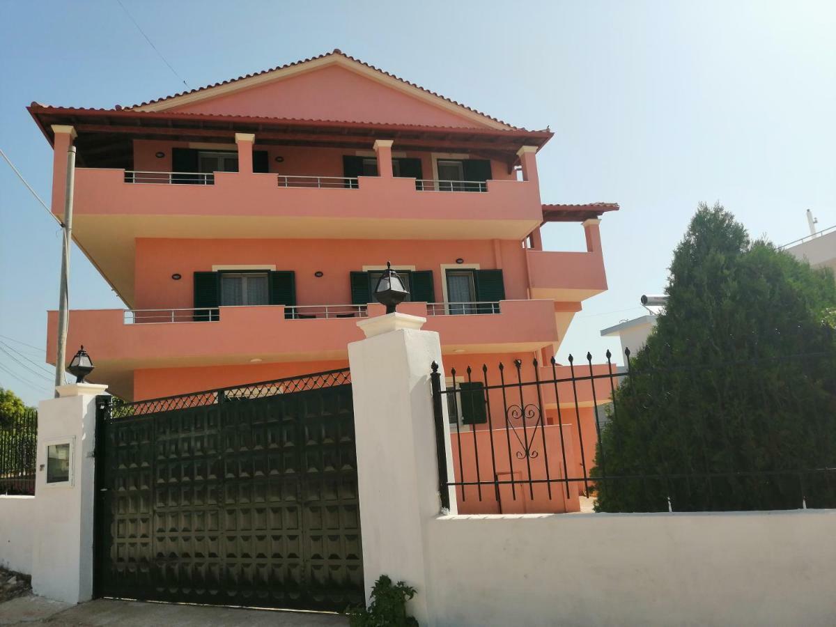 Helen's House Апартаменты Ксамил