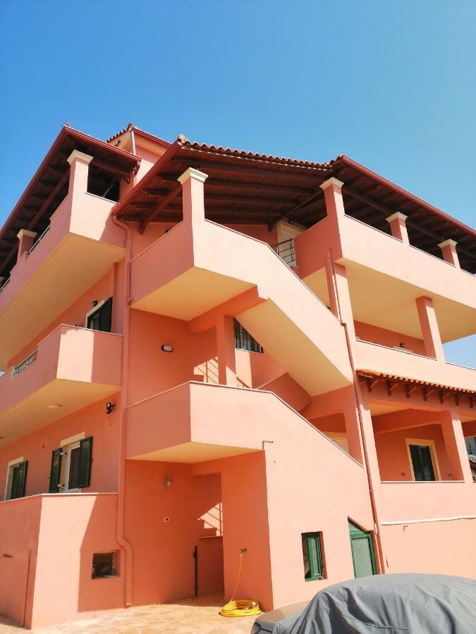 Helen's House Апартаменты Ксамил